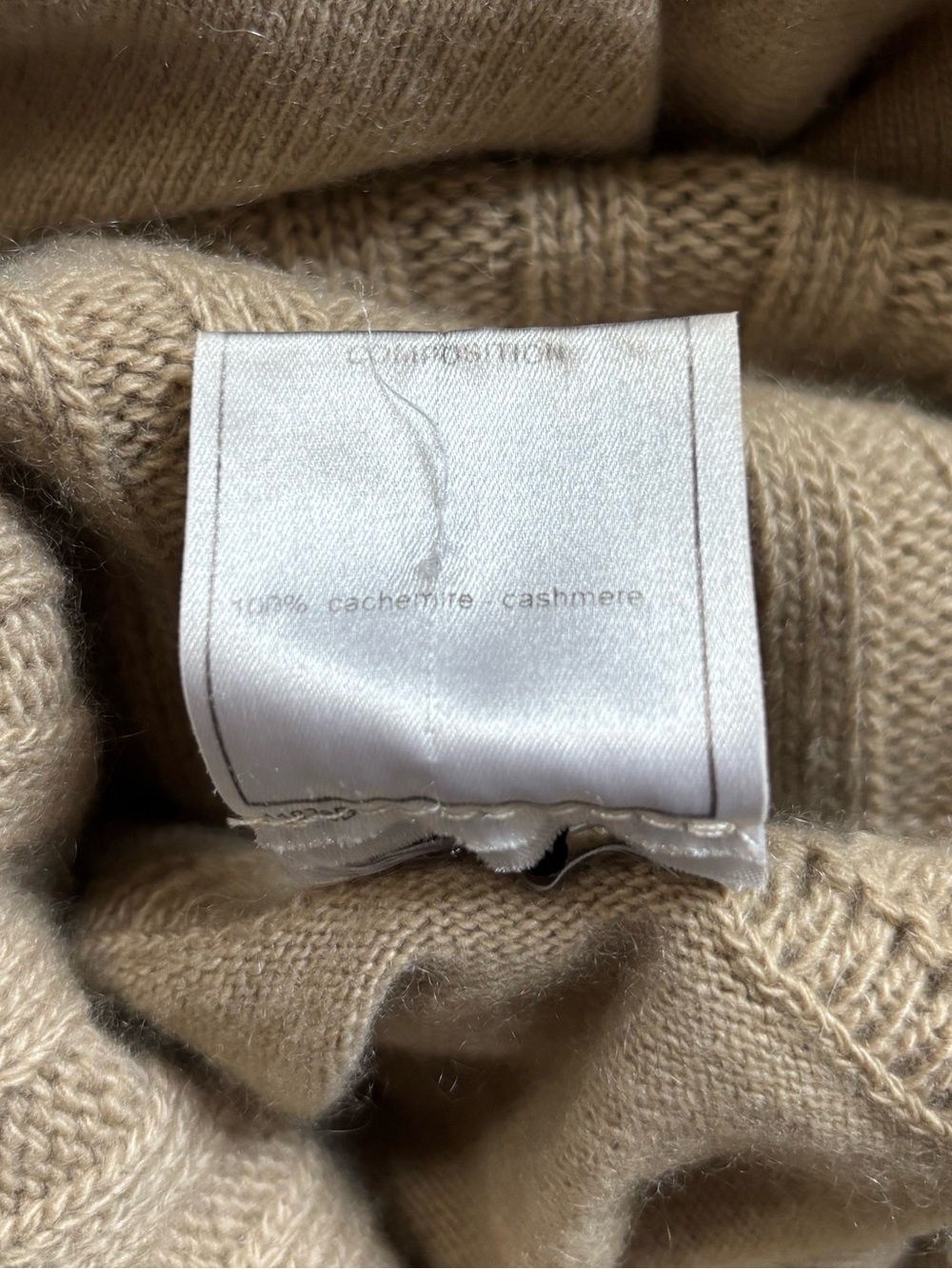 CHANEL roll-neck cashmere sweater in camel - Picture 9 of 11